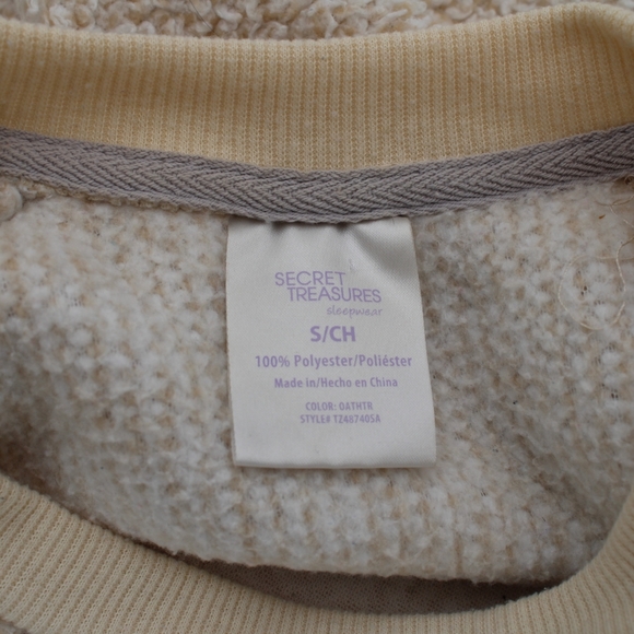 Secret Treasures Women’s Small Cream Reindeer Fuzzy Sleepwear Top - Picture 4 of 7